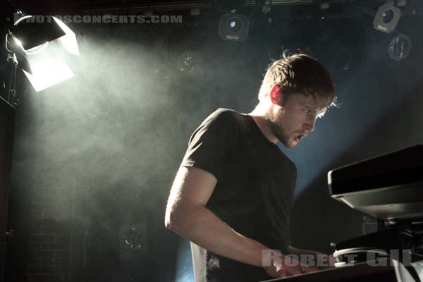 WHITE LIES - 2009-03-09 - PARIS - La Maroquinerie - 